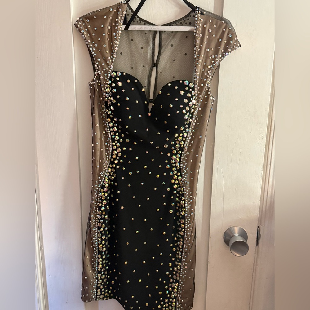 Stunning sweetheart neckline Black and Silver Beaded Cocktail short dress